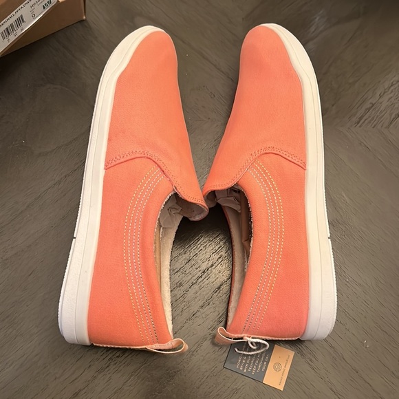 Women’s Vionic Marshall Canvas Slip On – Papaya (WIDE) - Picture 6 of 12